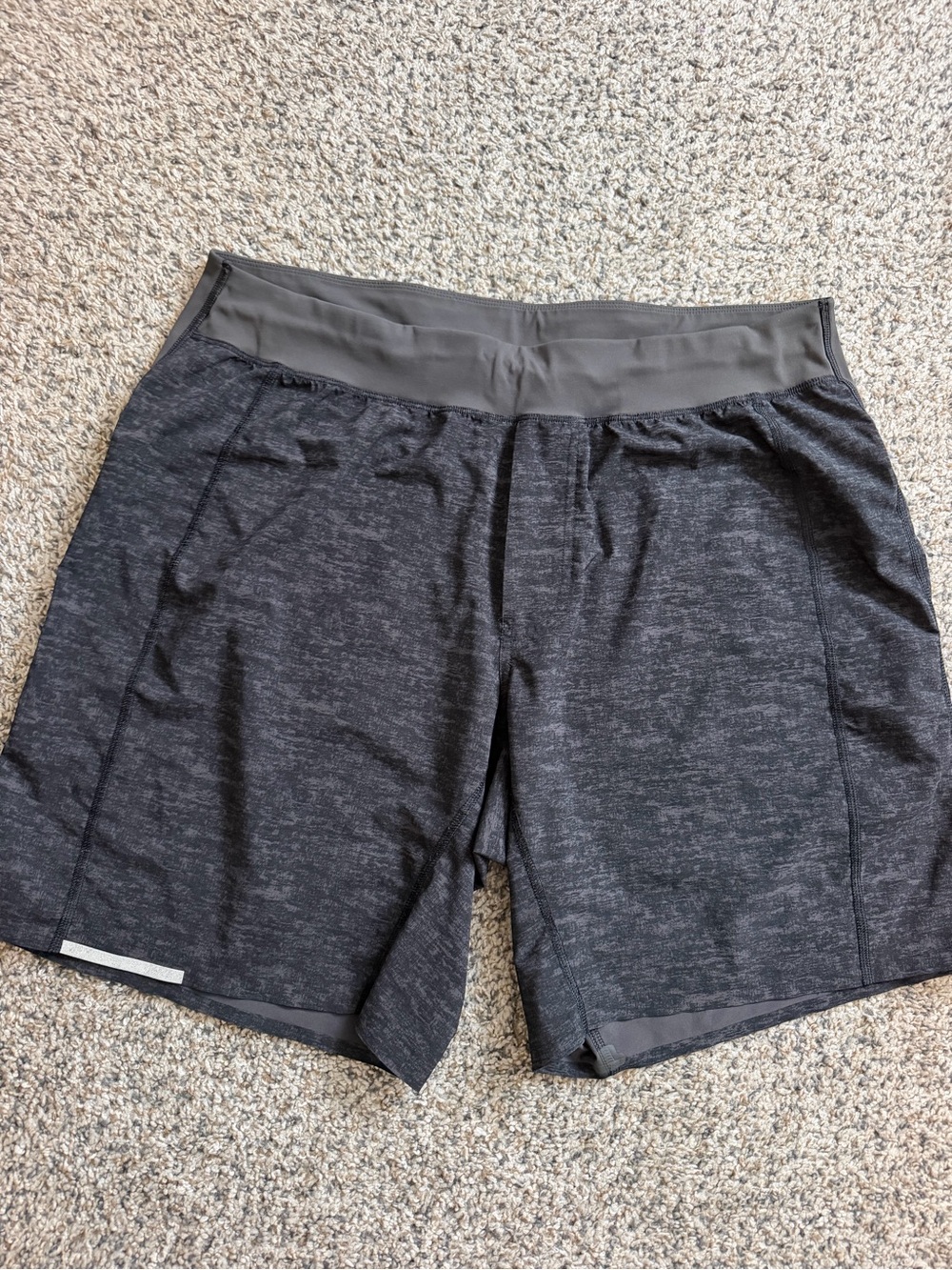 Lululemon men’s Heathered Gray Athletic Shorts Drawstring Reflective Zip XL